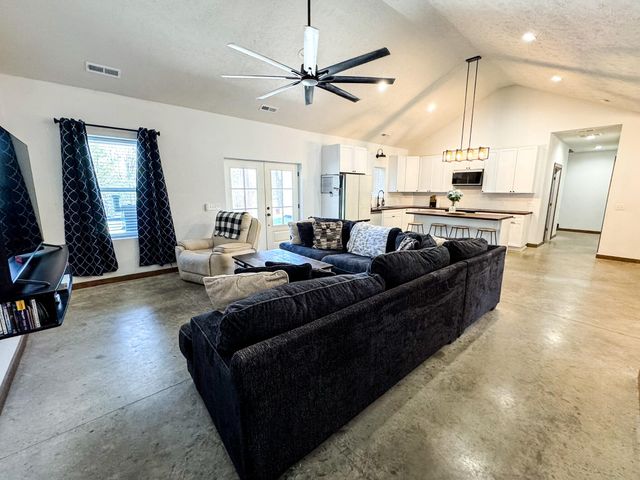 290 Mccord Bend Road, Galena, MO 65656