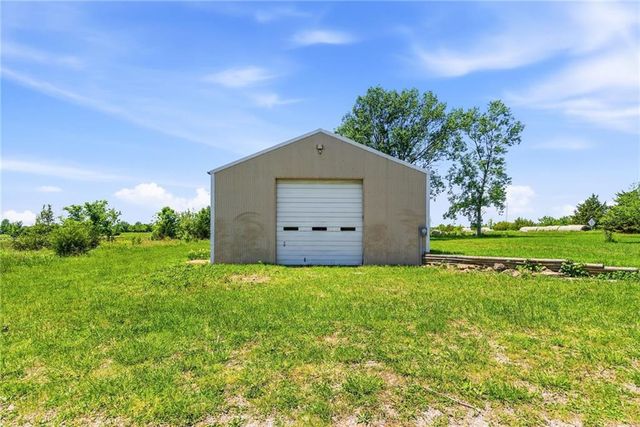 29311 W 231st Street, Spring Hill, KS 66083