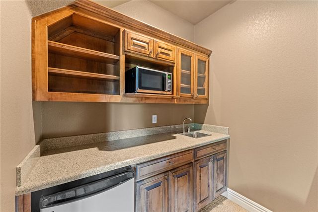 4800 Blaire Mont Road, Bentonville, AR 72713