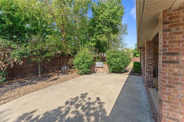 4800 Blaire Mont Road, Bentonville, AR 72713