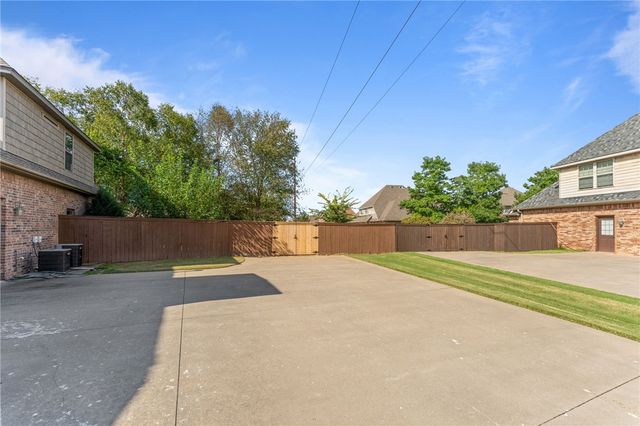 4800 Blaire Mont Road, Bentonville, AR 72713