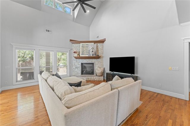4800 Blaire Mont Road, Bentonville, AR 72713