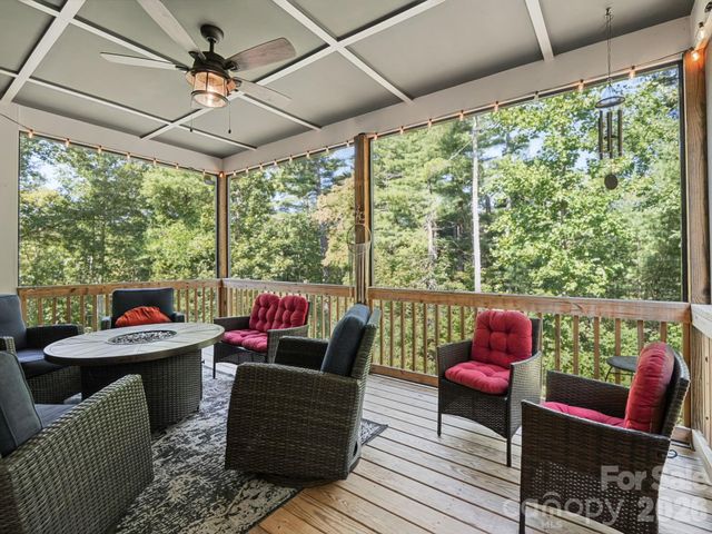 168 Willow Place Circle, Hendersonville, NC 28739