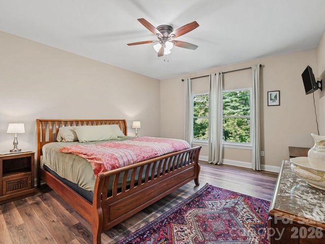 168 Willow Place Circle, Hendersonville, NC 28739