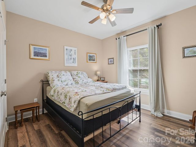 168 Willow Place Circle, Hendersonville, NC 28739