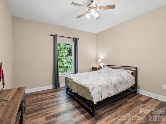 168 Willow Place Circle, Hendersonville, NC 28739
