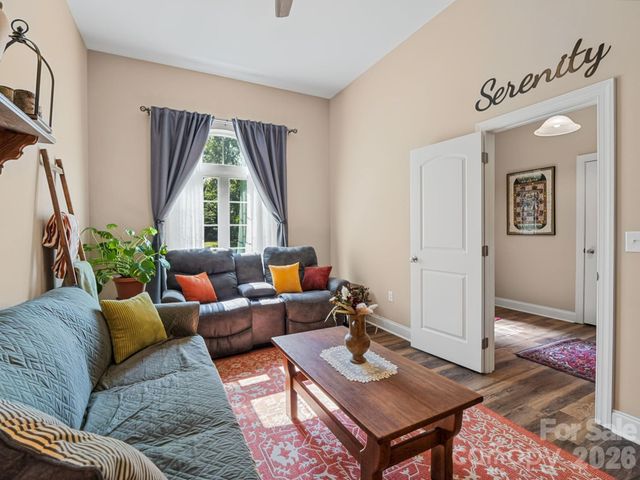 168 Willow Place Circle, Hendersonville, NC 28739