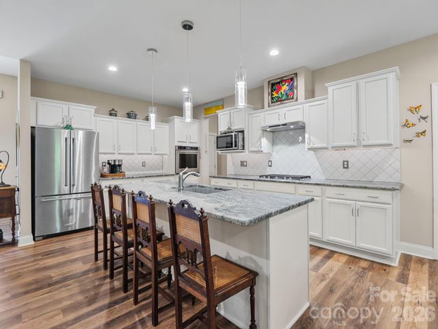168 Willow Place Circle, Hendersonville, NC 28739
