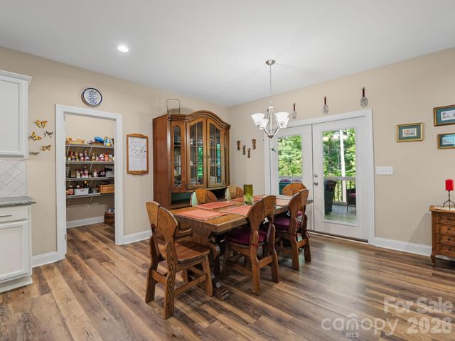 168 Willow Place Circle, Hendersonville, NC 28739