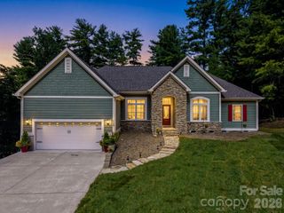 168 Willow Place Circle, Hendersonville, NC 28739