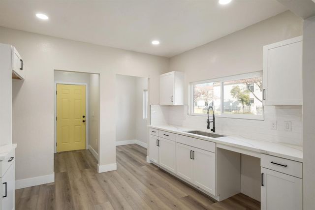 4169 E Platt Avenue, Fresno, CA 93702