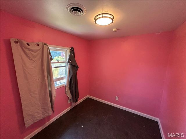 3214 W Milton Avenue, Breckenridge Hills, MO 63114