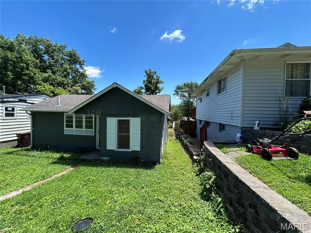 3214 W Milton Avenue, Breckenridge Hills, MO 63114