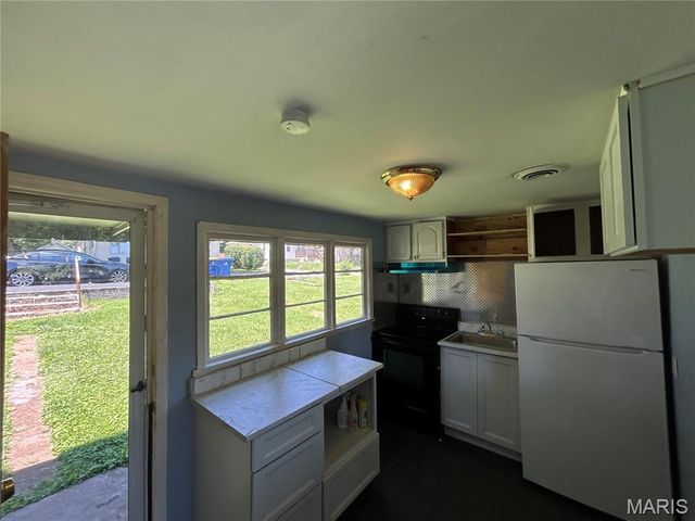 3214 W Milton Avenue, Breckenridge Hills, MO 63114