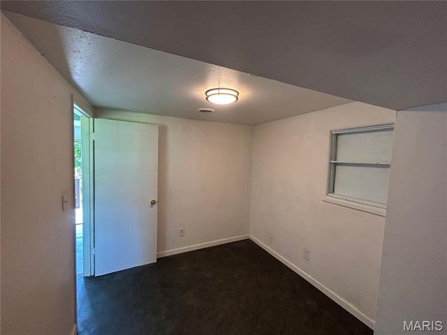 3214 W Milton Avenue, Breckenridge Hills, MO 63114