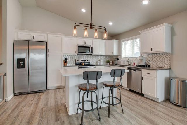 1207 Barnes Drive W, West Fargo, ND 58078