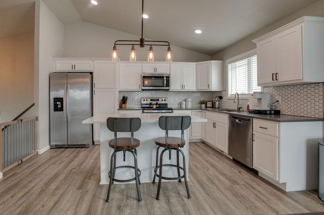 1207 Barnes Drive W, West Fargo, ND 58078