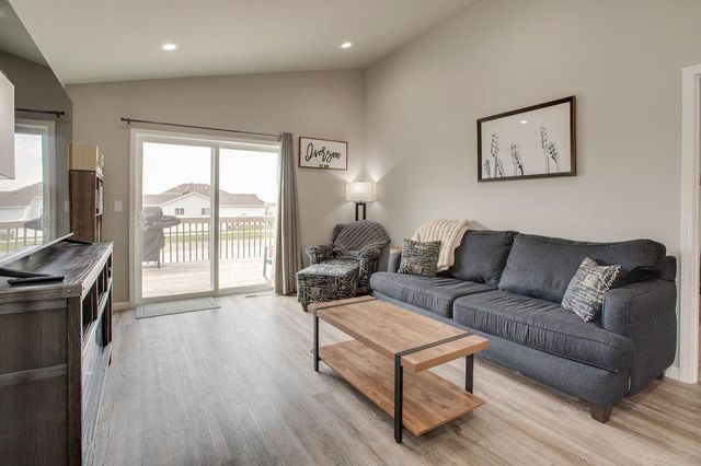 1207 Barnes Drive W, West Fargo, ND 58078