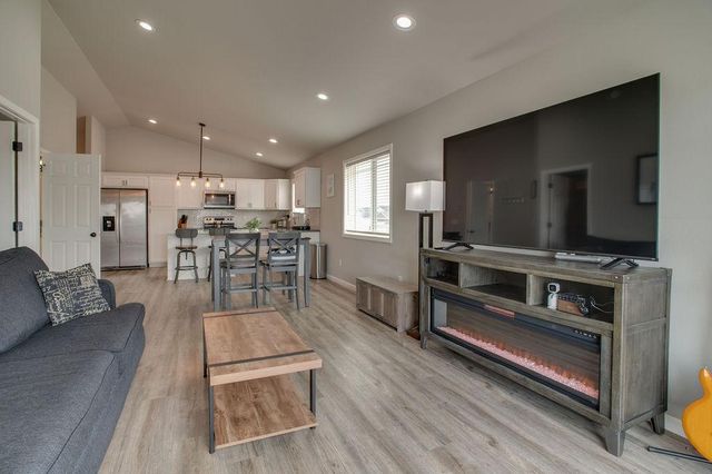 1207 Barnes Drive W, West Fargo, ND 58078