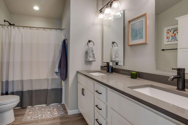 1207 Barnes Drive W, West Fargo, ND 58078