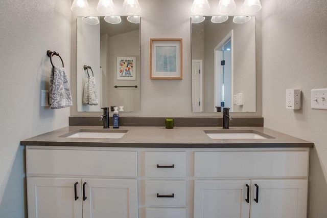 1207 Barnes Drive W, West Fargo, ND 58078