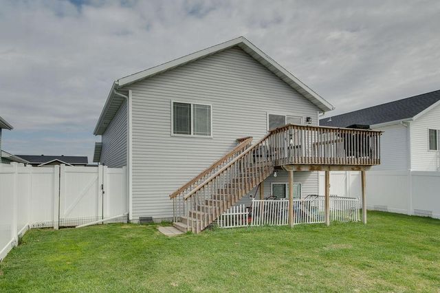 1207 Barnes Drive W, West Fargo, ND 58078