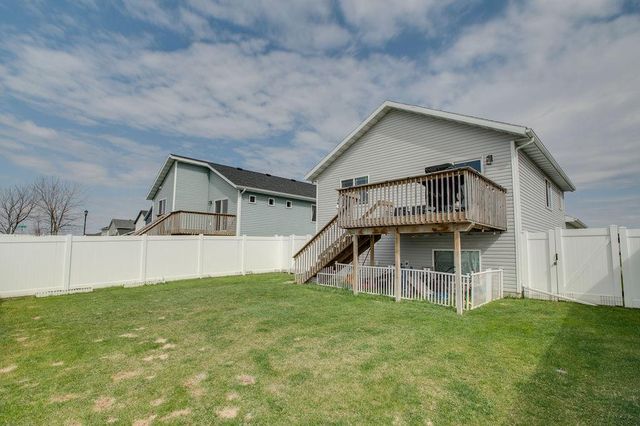 1207 Barnes Drive W, West Fargo, ND 58078