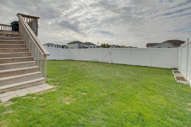 1207 Barnes Drive W, West Fargo, ND 58078