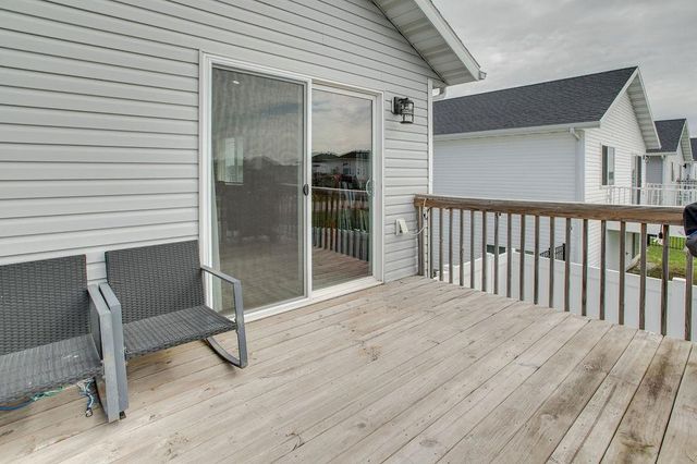 1207 Barnes Drive W, West Fargo, ND 58078
