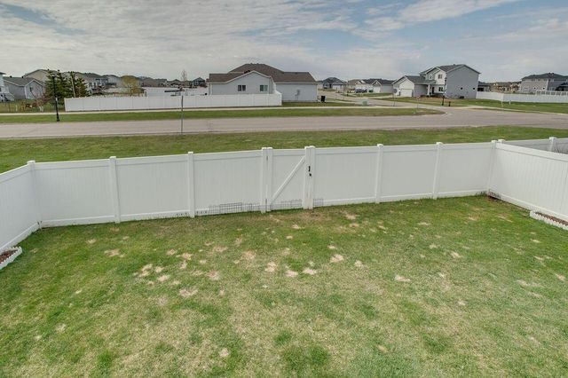 1207 Barnes Drive W, West Fargo, ND 58078