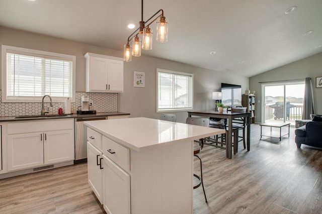1207 Barnes Drive W, West Fargo, ND 58078