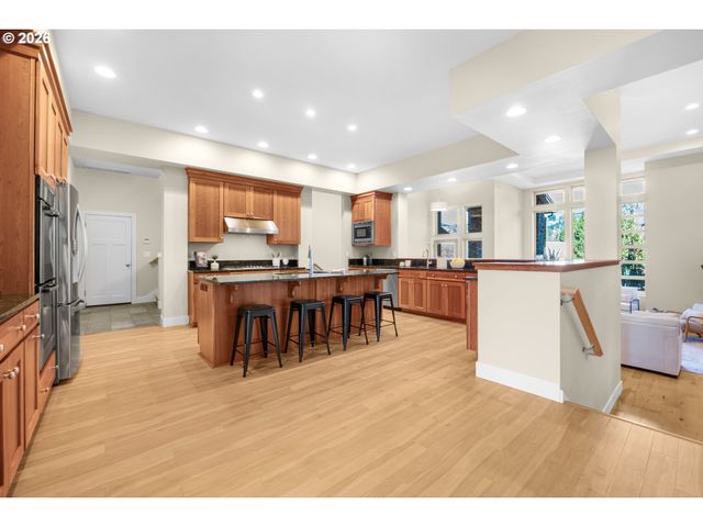 10253 Nw ENGLEMAN St, Portland, OR 97229