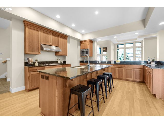 10253 Nw ENGLEMAN St, Portland, OR 97229