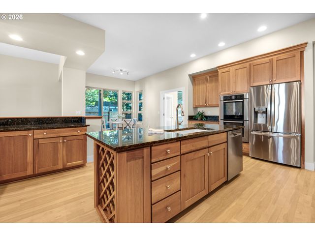 10253 Nw ENGLEMAN St, Portland, OR 97229