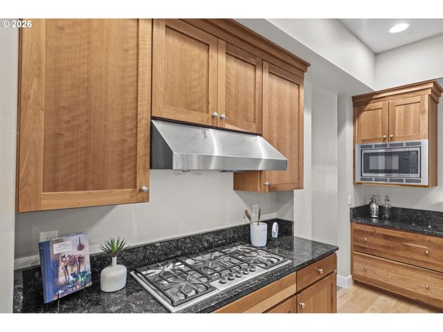 10253 Nw ENGLEMAN St, Portland, OR 97229