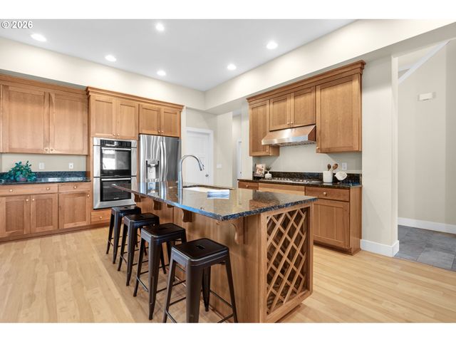 10253 Nw ENGLEMAN St, Portland, OR 97229