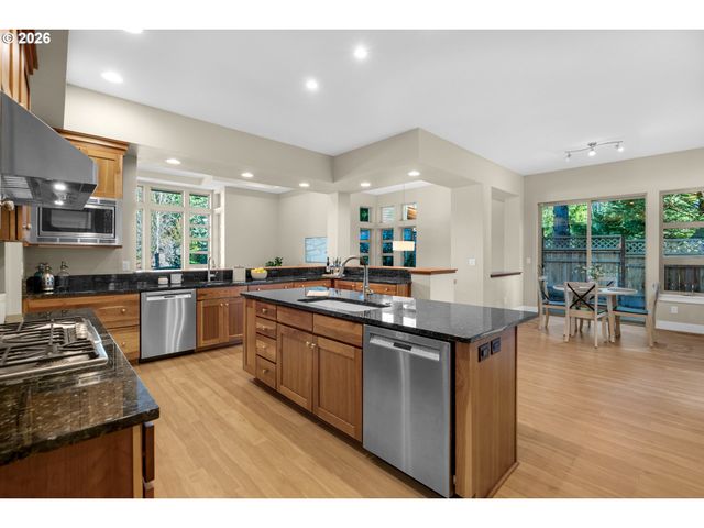 10253 Nw ENGLEMAN St, Portland, OR 97229