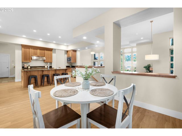 10253 Nw ENGLEMAN St, Portland, OR 97229