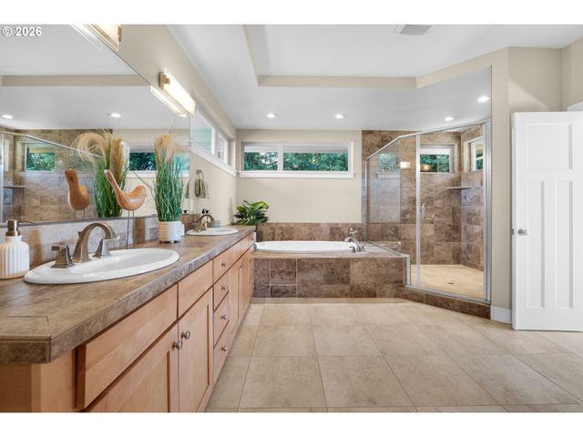 10253 Nw ENGLEMAN St, Portland, OR 97229