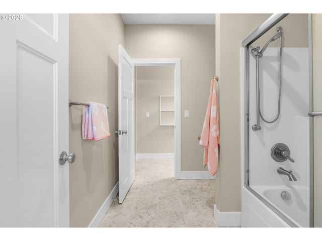 10253 Nw ENGLEMAN St, Portland, OR 97229