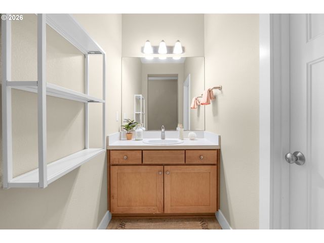 10253 Nw ENGLEMAN St, Portland, OR 97229