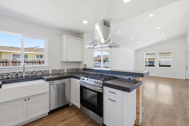 16 Airport Road, Freedom, CA 95019