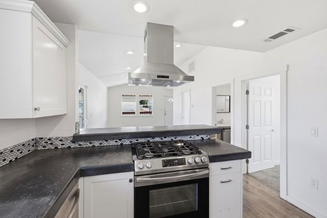 16 Airport Road, Freedom, CA 95019