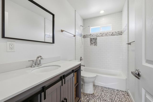 16 Airport Road, Freedom, CA 95019