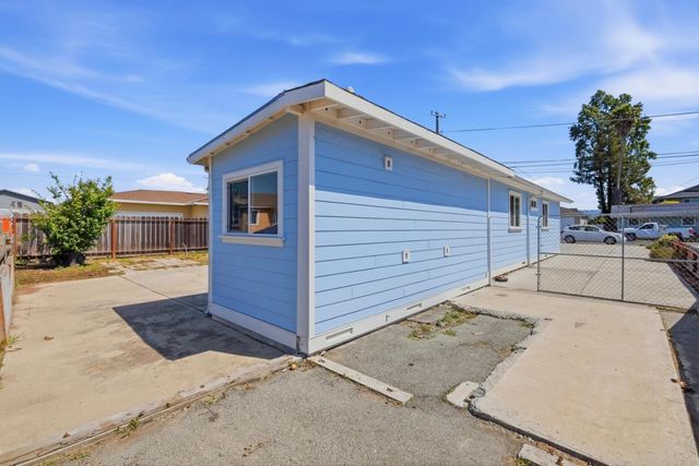 16 Airport Road, Freedom, CA 95019