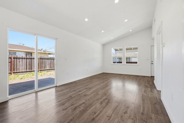 16 Airport Road, Freedom, CA 95019