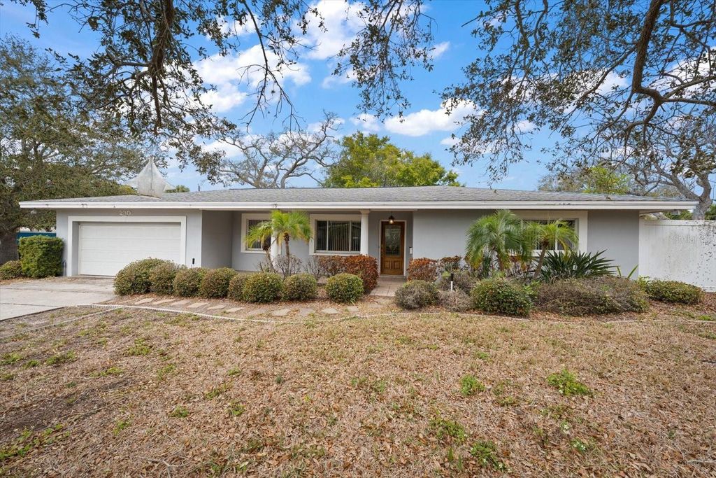 230 GARDEN CIRCLE, Belleair, FL 33756