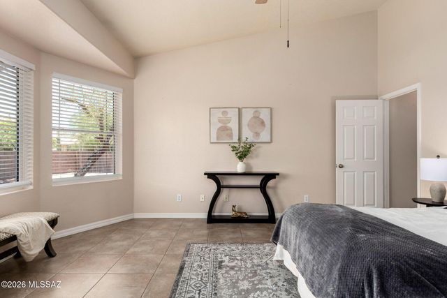 9025 N Clover Way, Tucson, AZ 85743