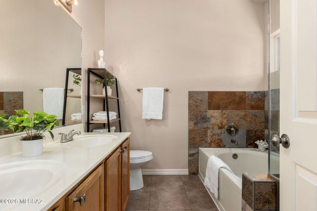 9025 N Clover Way, Tucson, AZ 85743