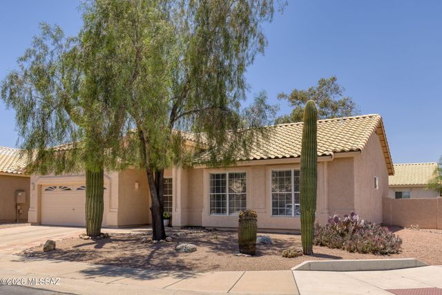 9025 N Clover Way, Tucson, AZ 85743